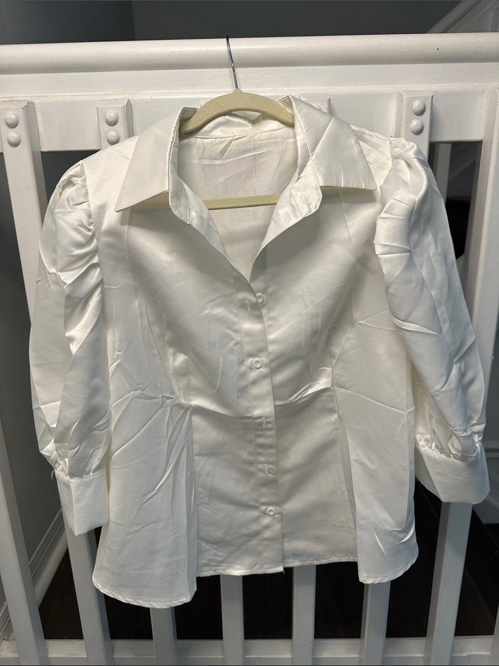 Women's White Puff Sleeve Button-Front Shirt - Elegant Collared Blouse